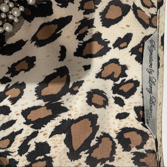 Signature by Larry Levine leopard blouse - Picture 3 of 3